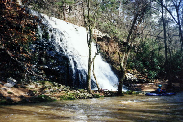 Hog has many very scenic waterfalls cascading over the cliffs that line the first 2/3 of the run.
(beefy to near flood in 2004)